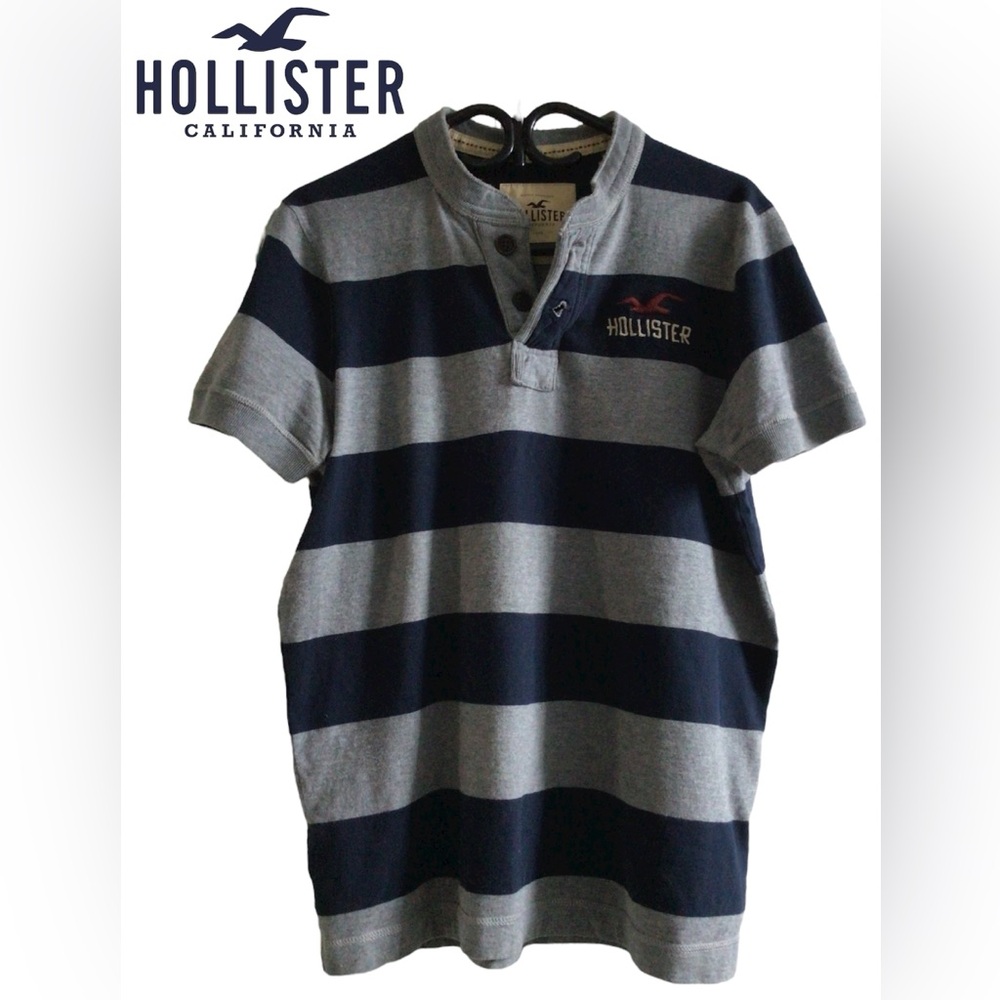 🐝Hollister men’s Polo with Navy and Gray Stripes